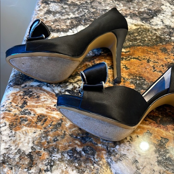 Nine West Black Peep Toe Heels - Picture 5 of 7